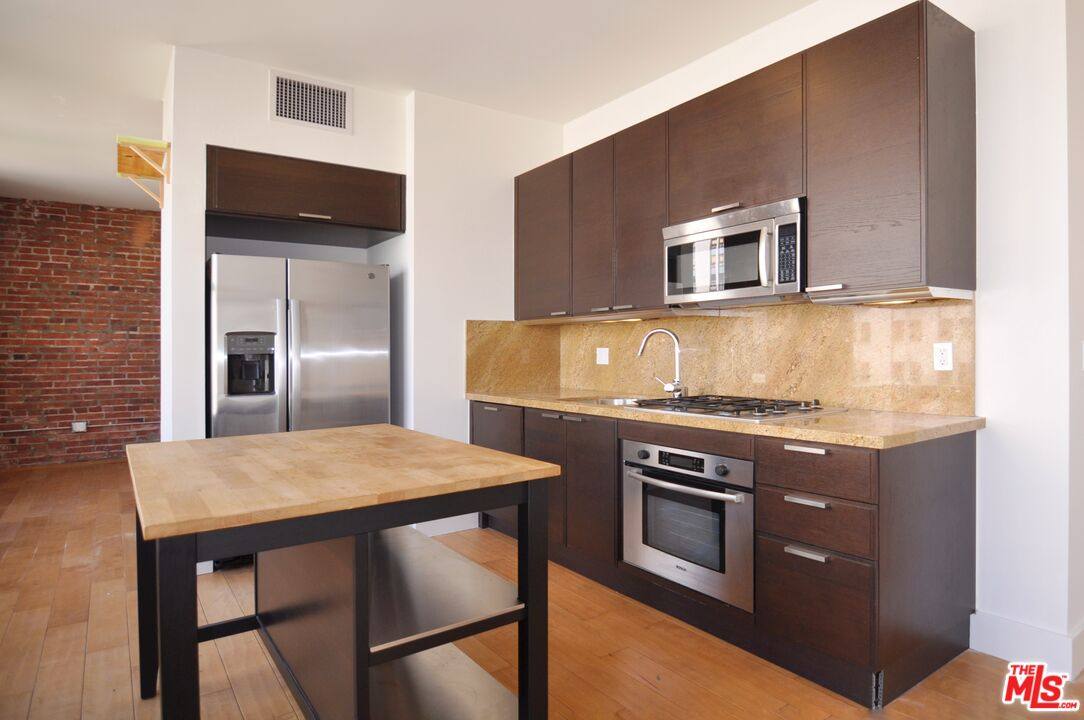 Apartment for rent at 460 S Spring St #701, Los Angeles, CA 90013