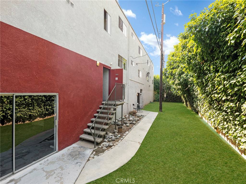 Condo for rent at 525 S Shelton St #205, Burbank, CA 91506