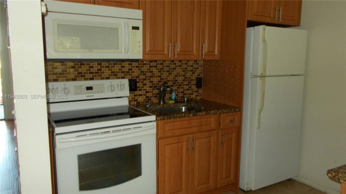 Apartment for rent at 1400 SW 124th Terrace #1400205Q, Hollywood, FL 33027