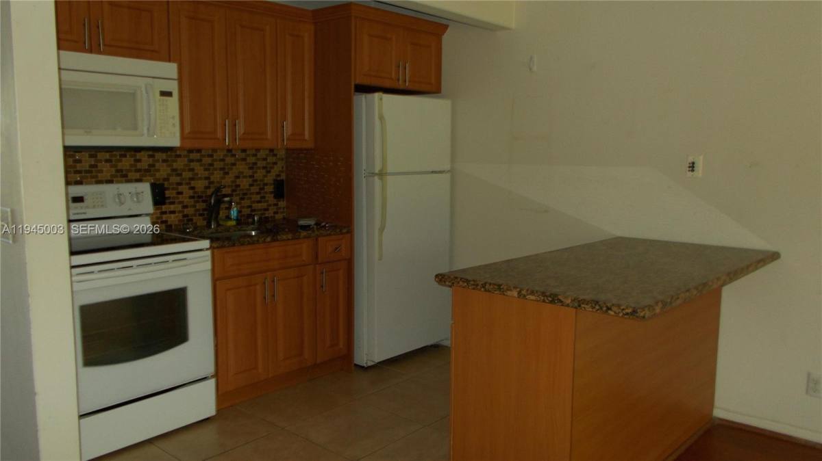 Apartment for rent at 1400 SW 124th Terrace #1400205Q, Hollywood, FL 33027
