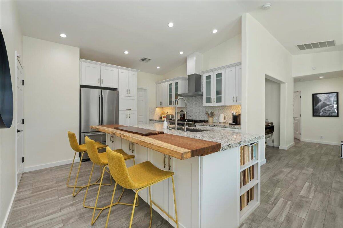 Apartment for rent at 54990 Avenida Madero, La Quinta, CA 92253