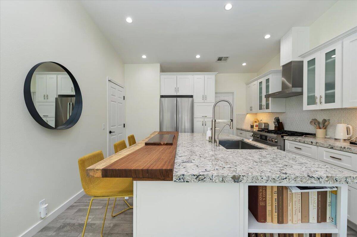 Apartment for rent at 54990 Avenida Madero, La Quinta, CA 92253