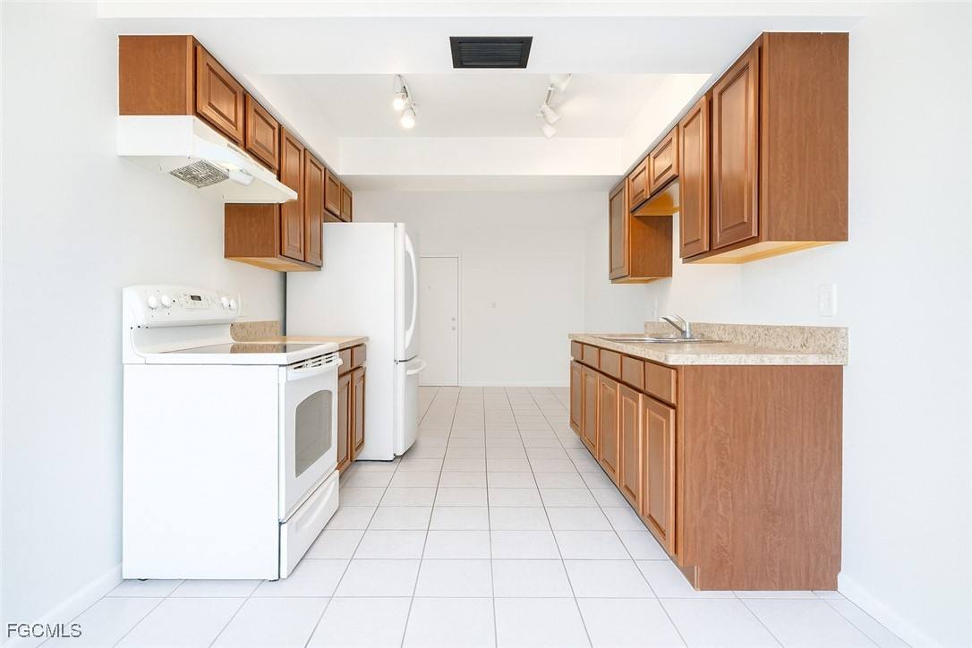 Apartment for rent at 2105 Canal St #6, Fort Myers, FL 33901