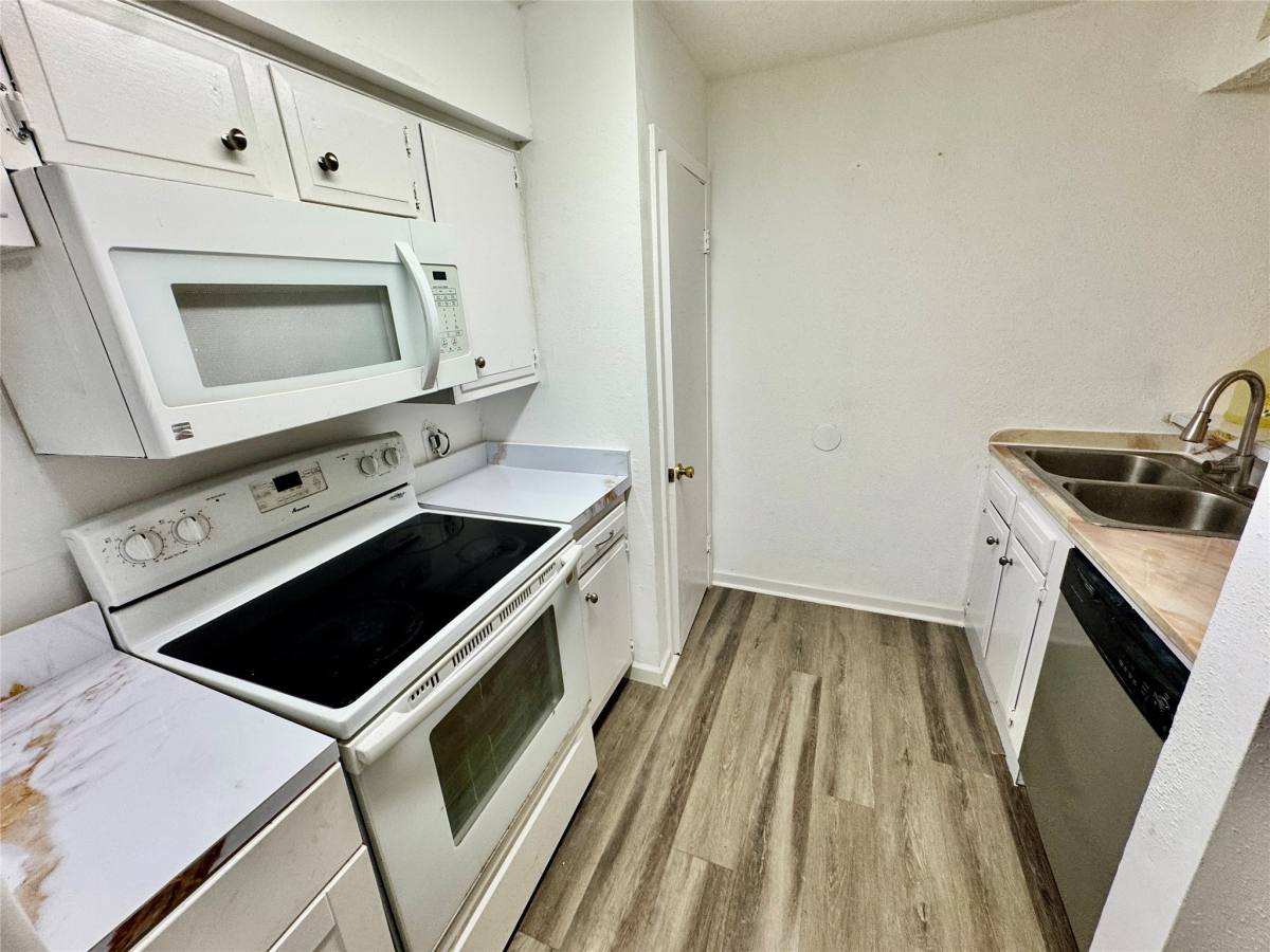 Condo for rent at 10555 Turtlewood Court #102, Houston, TX 77072