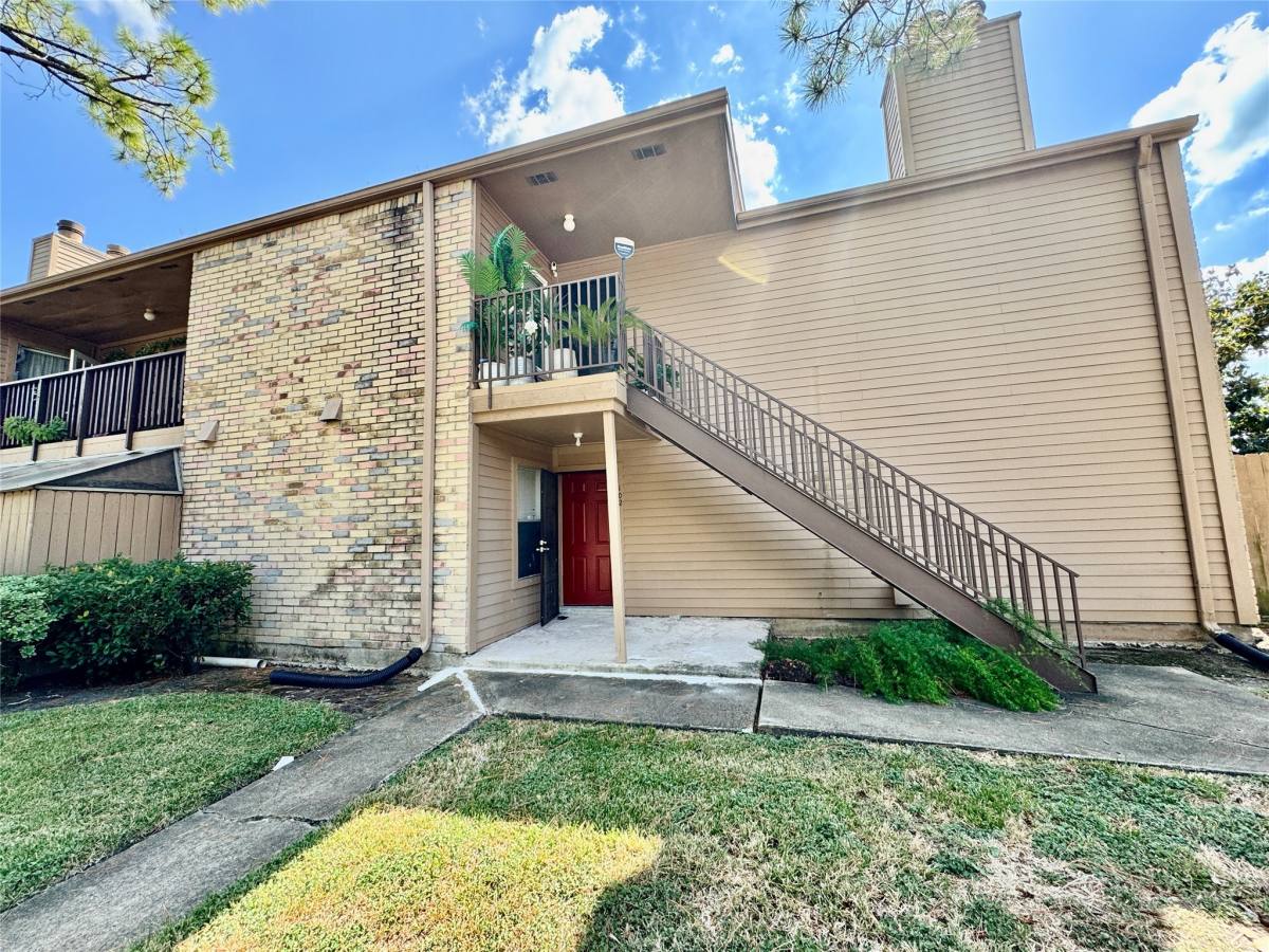 Condo for rent at 10555 Turtlewood Court #102, Houston, TX 77072