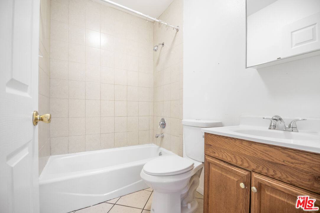 Apartment for rent at 3660 Halldale Ave, Los Angeles, CA 90018