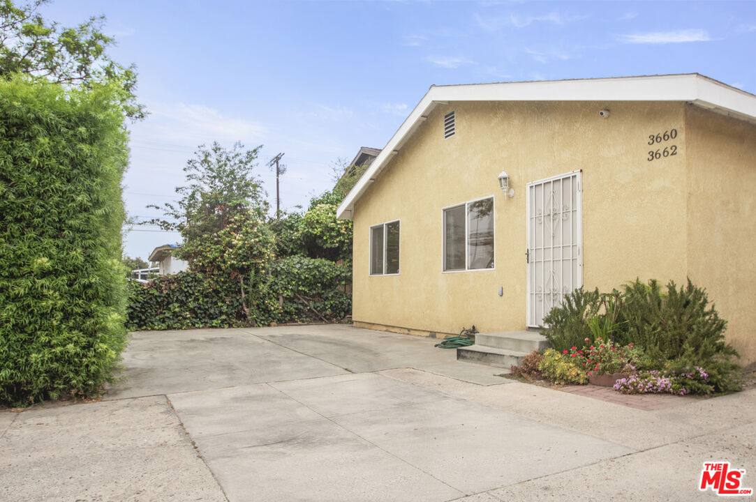 Apartment for rent at 3660 Halldale Ave, Los Angeles, CA 90018
