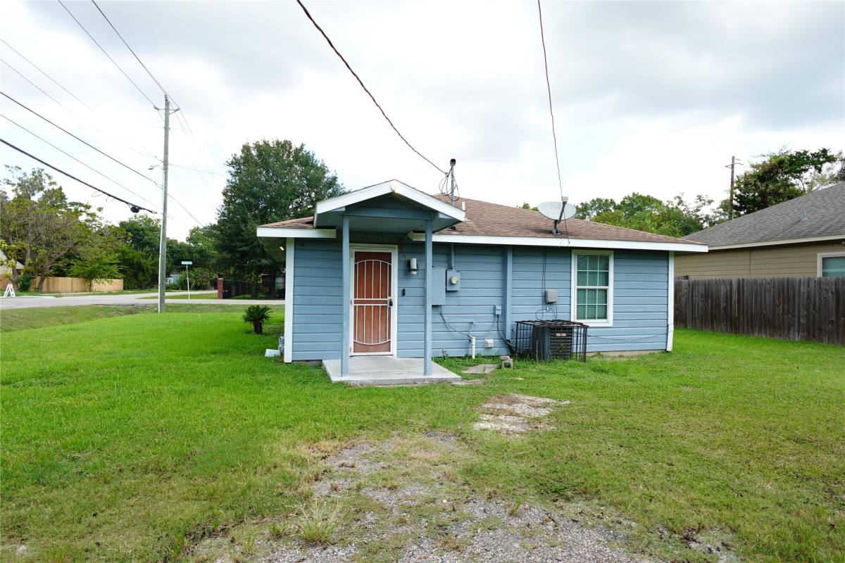 Apartment for rent at 8302 Caddo Rd, Houston, TX 77078