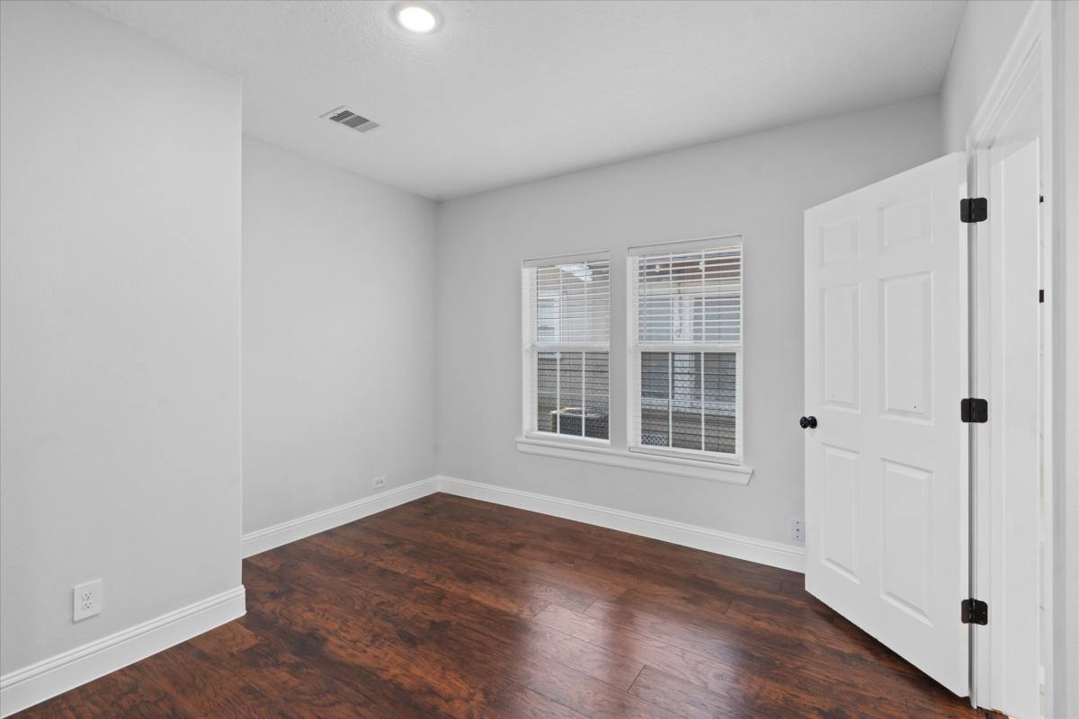 Apartment for rent at 2 Jenkins St #2, Houston, TX 77003