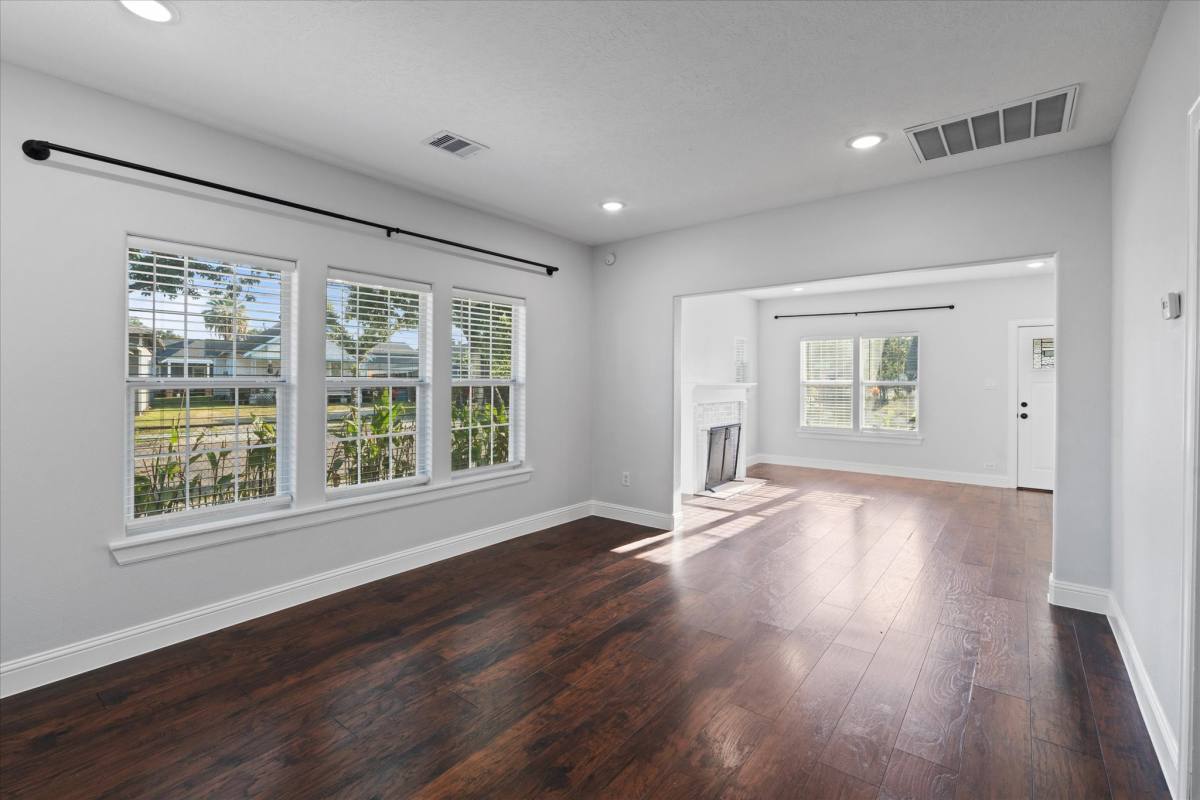 Apartment for rent at 2 Jenkins St #2, Houston, TX 77003
