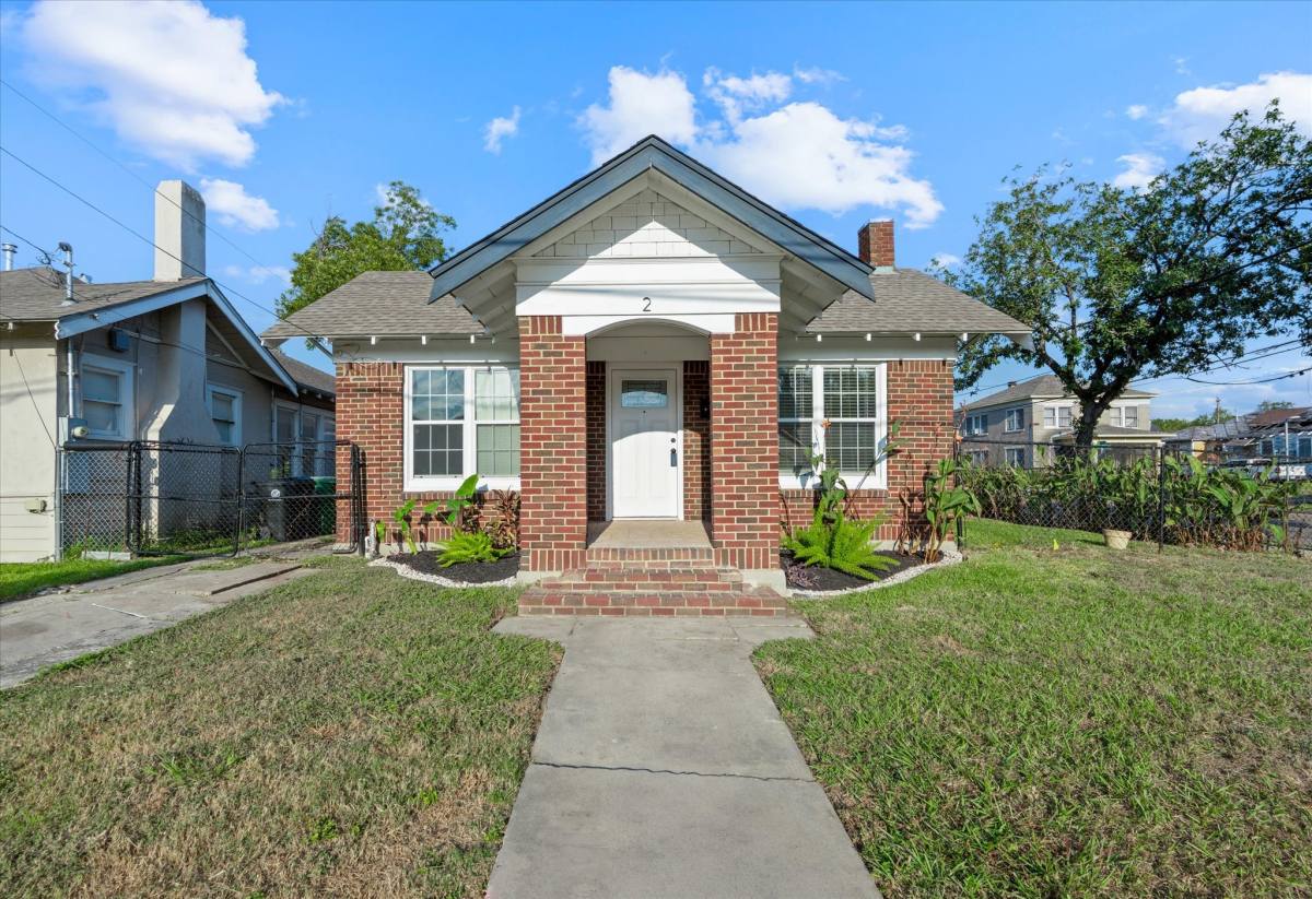 Apartment for rent at 2 Jenkins St #2, Houston, TX 77003