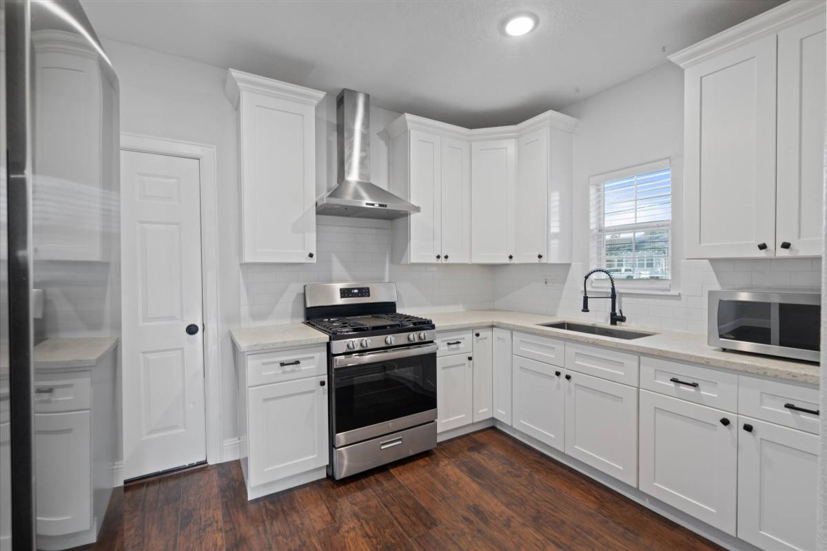 Apartment for rent at 2 Jenkins St #2, Houston, TX 77003