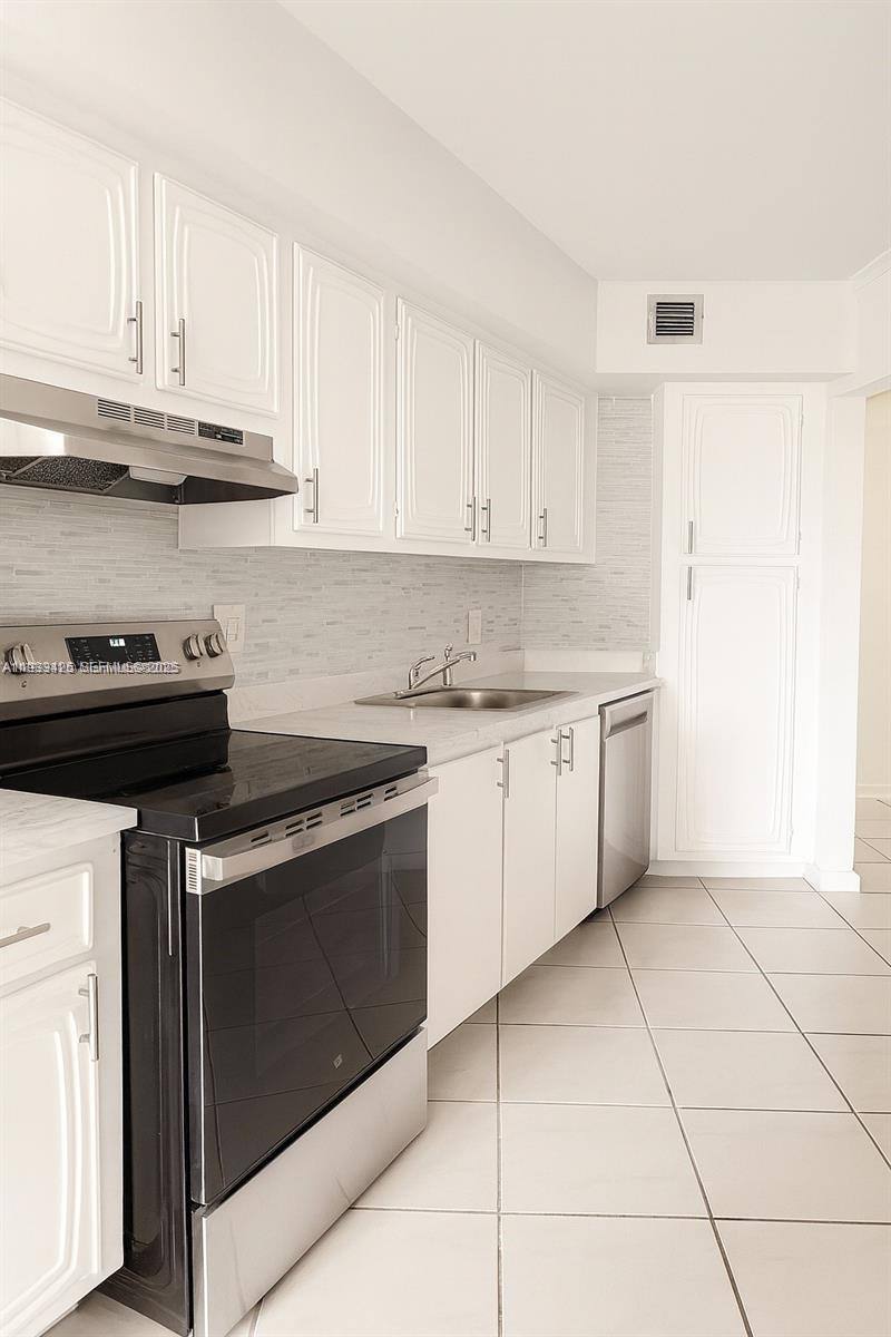 Apartment for rent at 6921 Environ Blvd #69216R, Fort Lauderdale, FL 33319