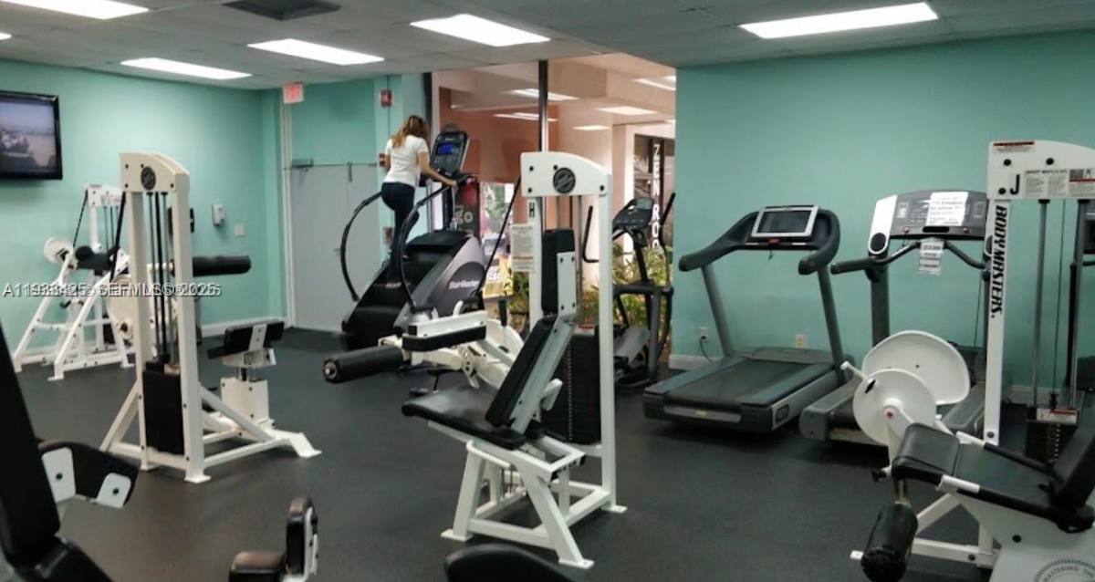 Apartment for rent at 6921 Environ Blvd #69216R, Fort Lauderdale, FL 33319