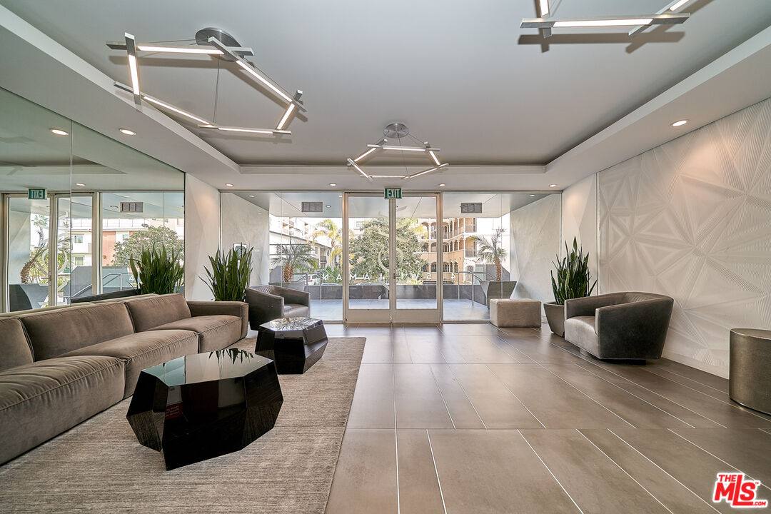 Apartment for rent at 425 S Willaman Dr #307, Los Angeles, CA 90048