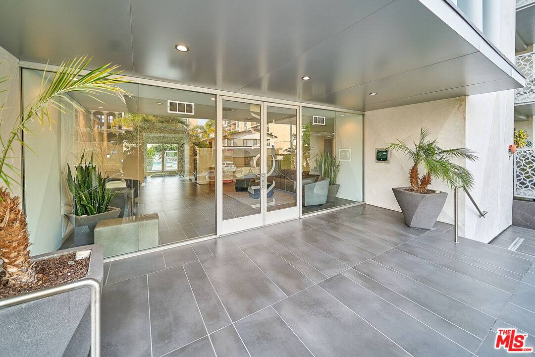 Apartment for rent at 425 S Willaman Dr #307, Los Angeles, CA 90048