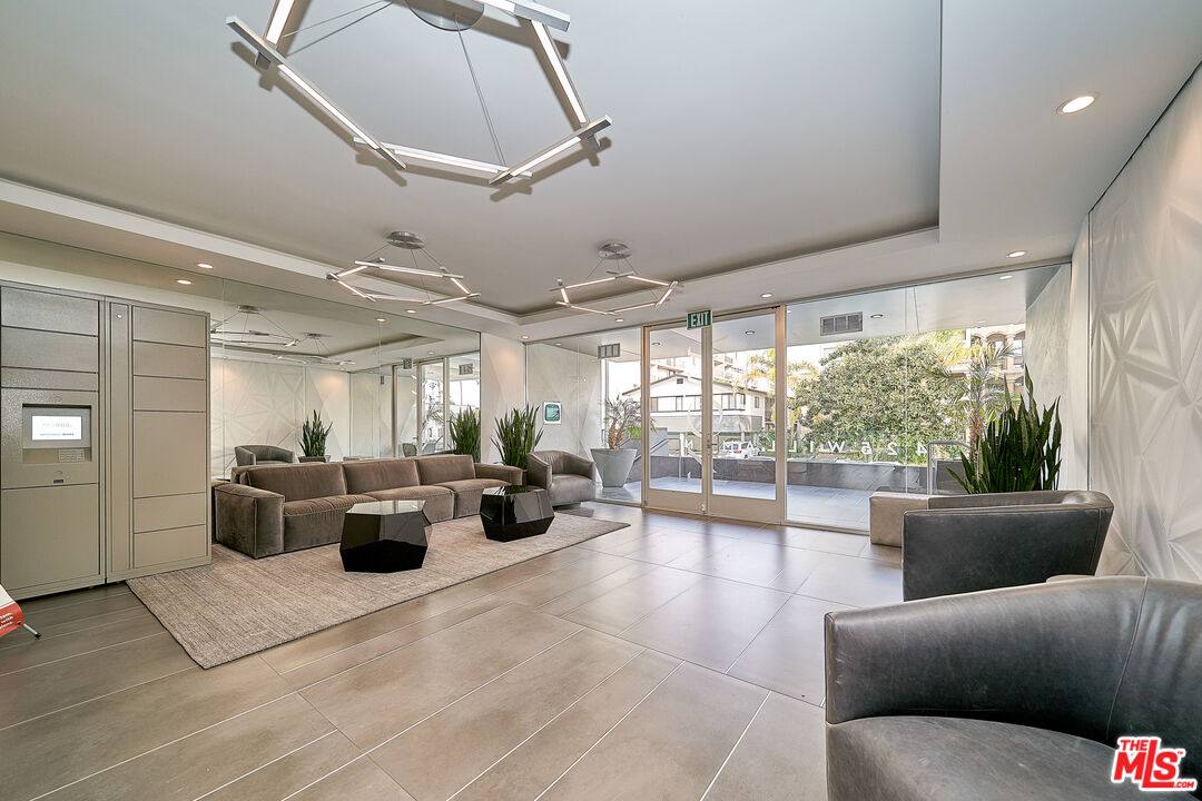 Apartment for rent at 425 S Willaman Dr #307, Los Angeles, CA 90048