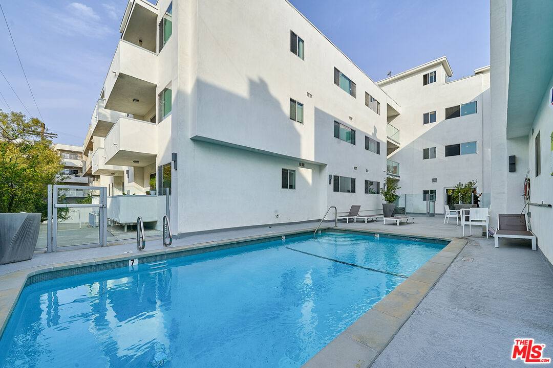 Apartment for rent at 425 S Willaman Dr #307, Los Angeles, CA 90048