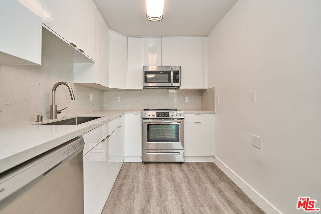 Apartment for rent at 425 S Willaman Dr #307, Los Angeles, CA 90048