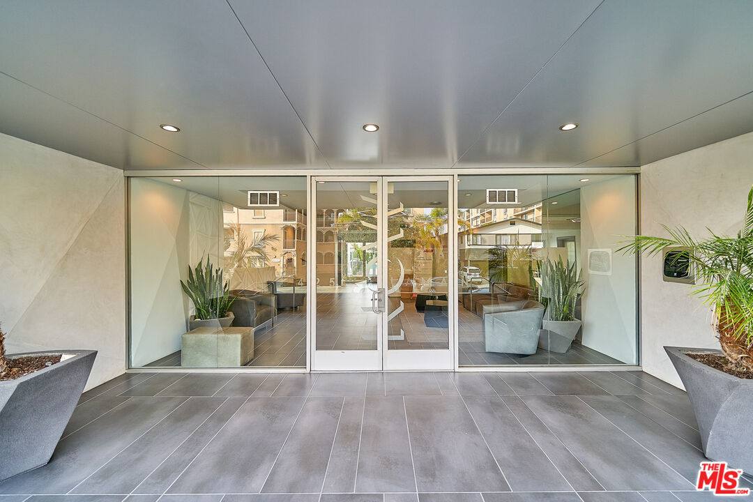 Apartment for rent at 425 S Willaman Dr #307, Los Angeles, CA 90048