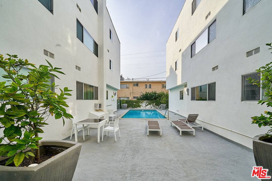 Apartment for rent at 425 S Willaman Dr #307, Los Angeles, CA 90048