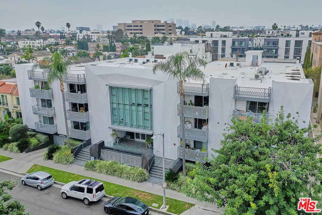 Apartment for rent at 425 S Willaman Dr #307, Los Angeles, CA 90048