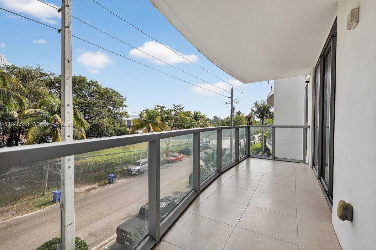Apartment for rent at 13800 Highland Dr #308, Miami, FL 33181