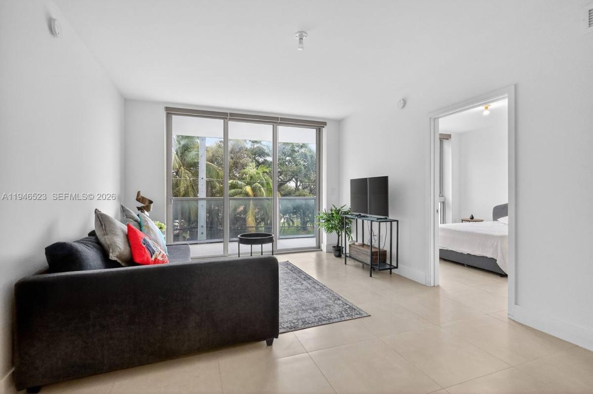 Apartment for rent at 13800 Highland Dr #308, Miami, FL 33181