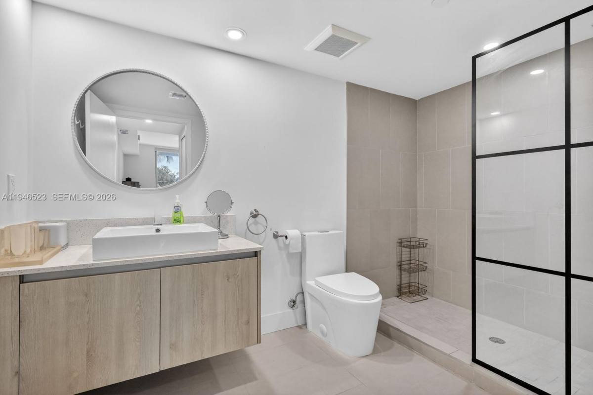 Apartment for rent at 13800 Highland Dr #308, Miami, FL 33181