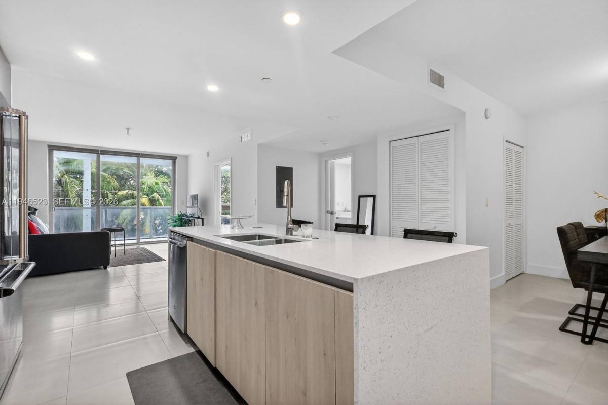 Apartment for rent at 13800 Highland Dr #308, Miami, FL 33181