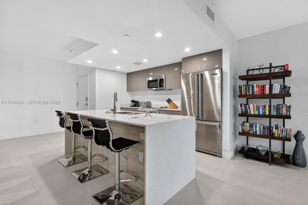 Apartment for rent at 13800 Highland Dr #308, Miami, FL 33181