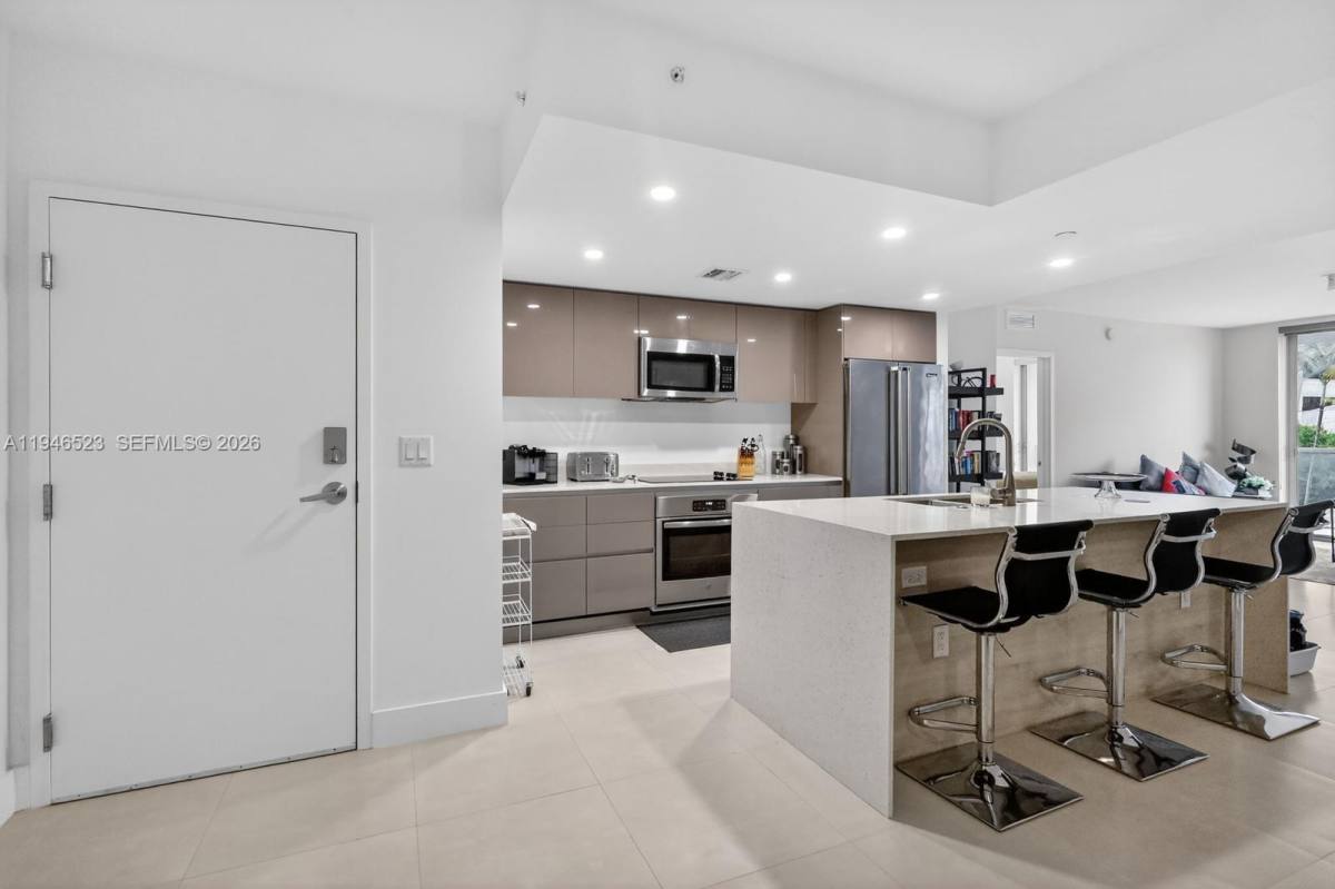 Apartment for rent at 13800 Highland Dr #308, Miami, FL 33181