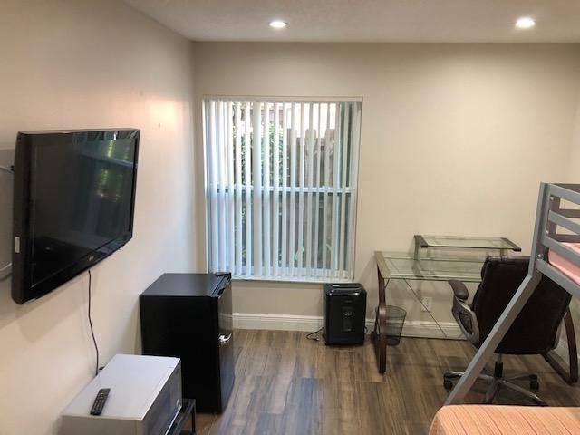 Apartment for rent at 60 Forest Circle #60, Hollywood, FL 33026