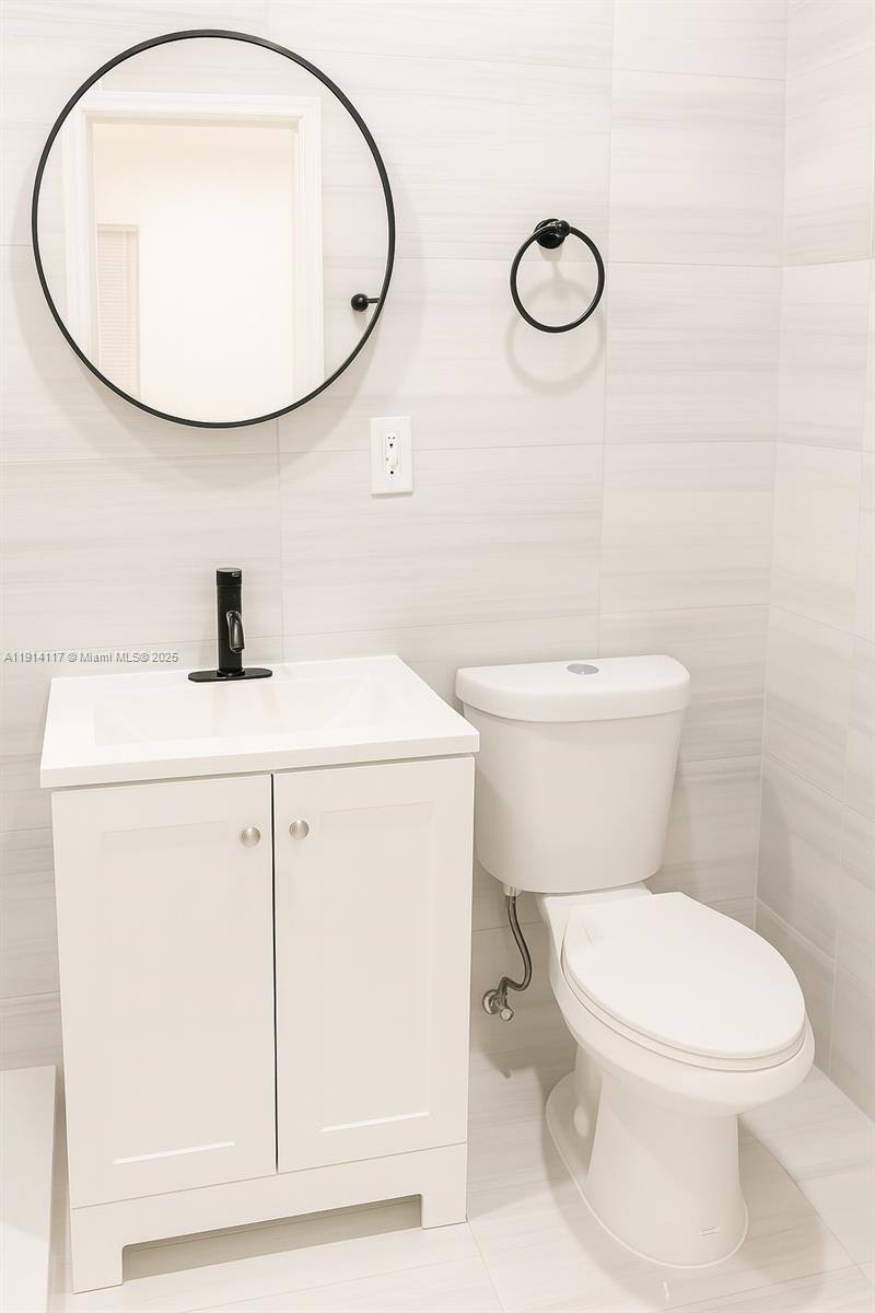 Apartment for rent at 1046 Foster Rd #1, Hallandale, FL 33009