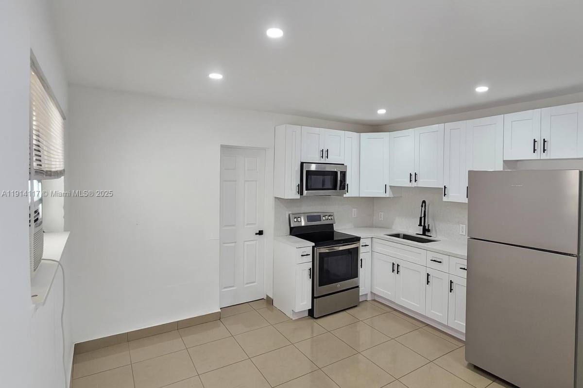 Apartment for rent at 1046 Foster Rd #1, Hallandale, FL 33009