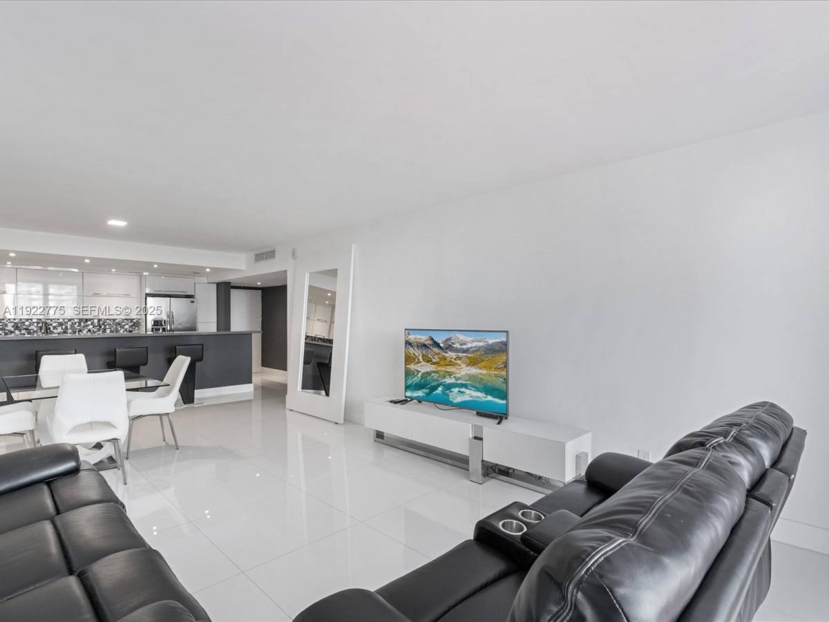 Apartment for rent at 19370 Collins Ave #627, North Miami Beach, FL 33160