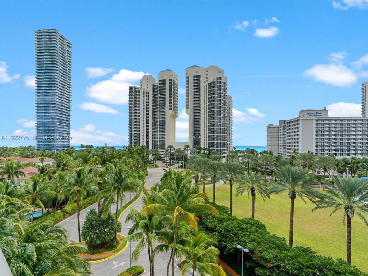 Apartment for rent at 19370 Collins Ave #627, North Miami Beach, FL 33160