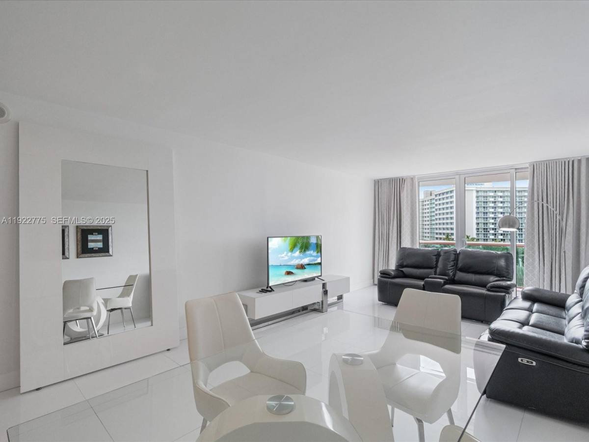 Apartment for rent at 19370 Collins Ave #627, North Miami Beach, FL 33160