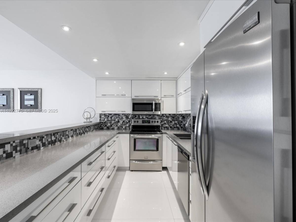 Apartment for rent at 19370 Collins Ave #627, North Miami Beach, FL 33160