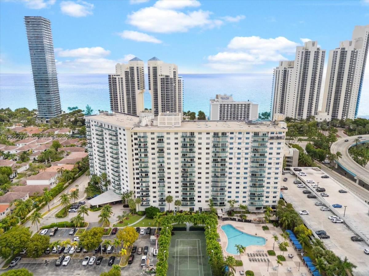 Apartment for rent at 19370 Collins Ave #627, North Miami Beach, FL 33160