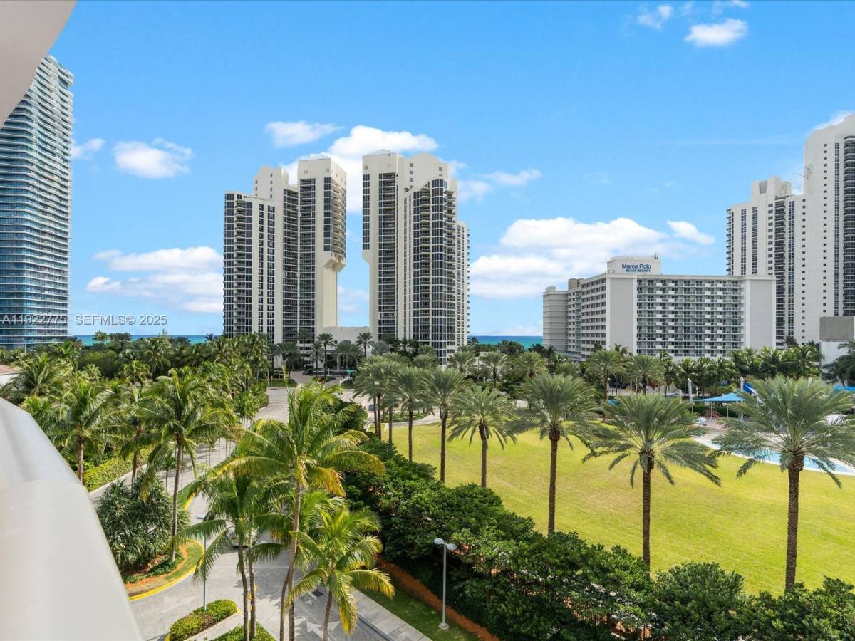 Apartment for rent at 19370 Collins Ave #627, North Miami Beach, FL 33160