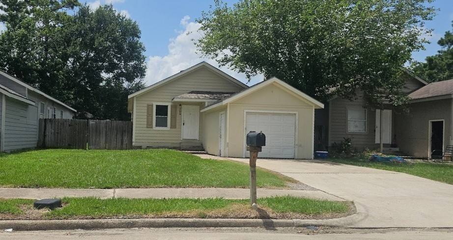 Apartment for rent at 11919 Kingslake Forest Dr, Houston, TX 77044