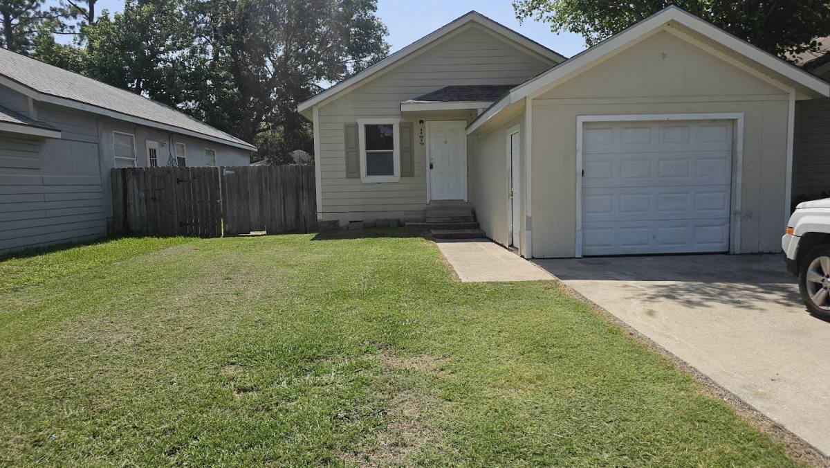Apartment for rent at 11919 Kingslake Forest Dr, Houston, TX 77044