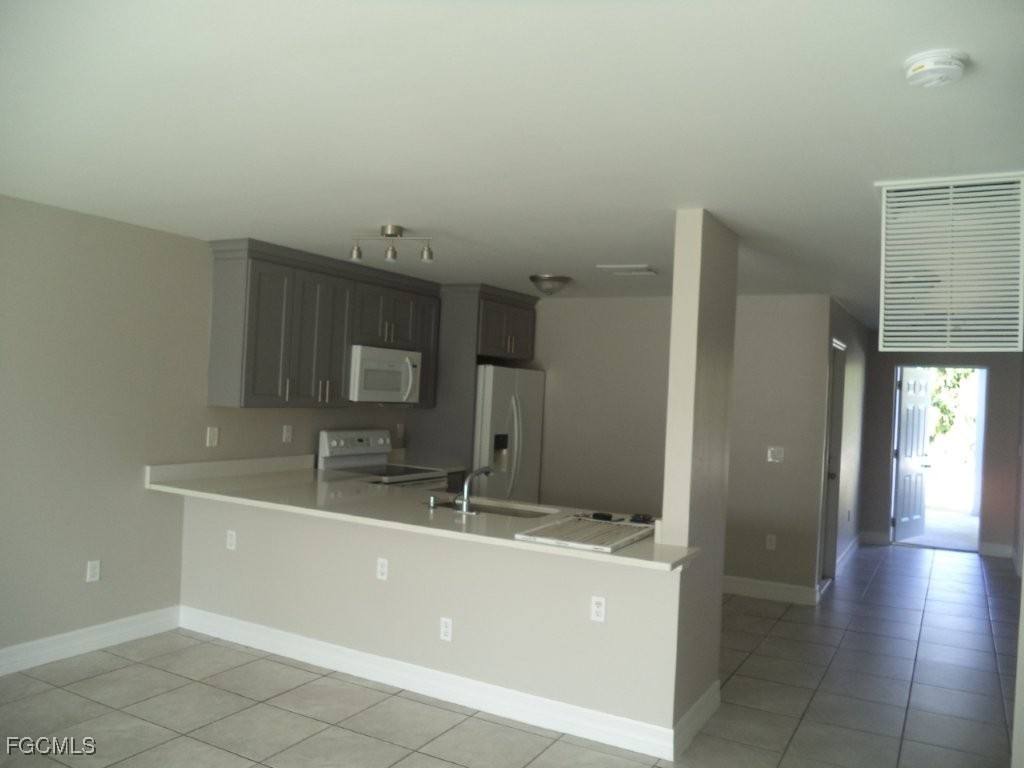 Apartment for rent at 6062 Laurelwood Dr, Fort Myers, FL 33905