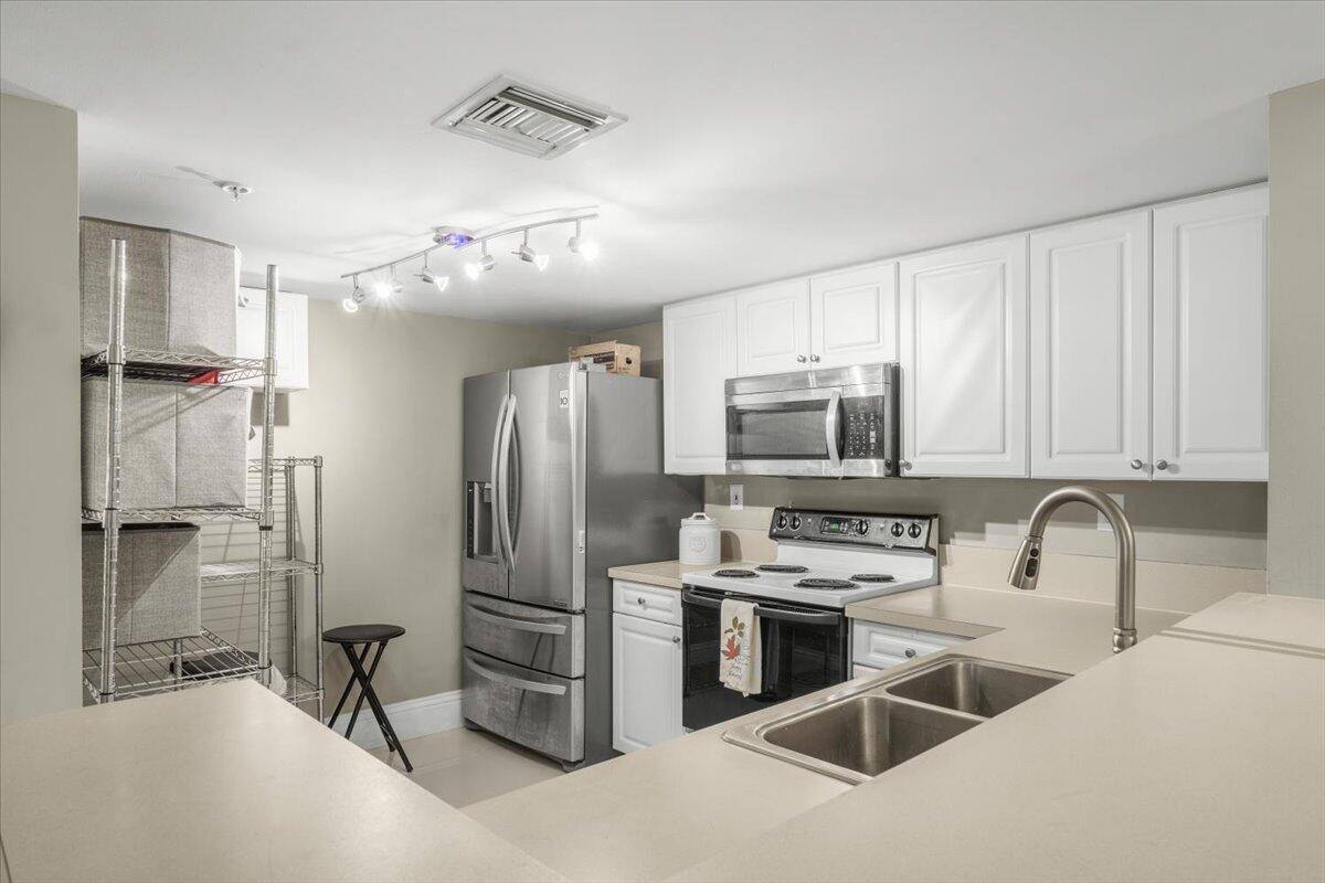 Condo for rent at 520 SE 5th Ave #2402, Fort Lauderdale, FL 33301