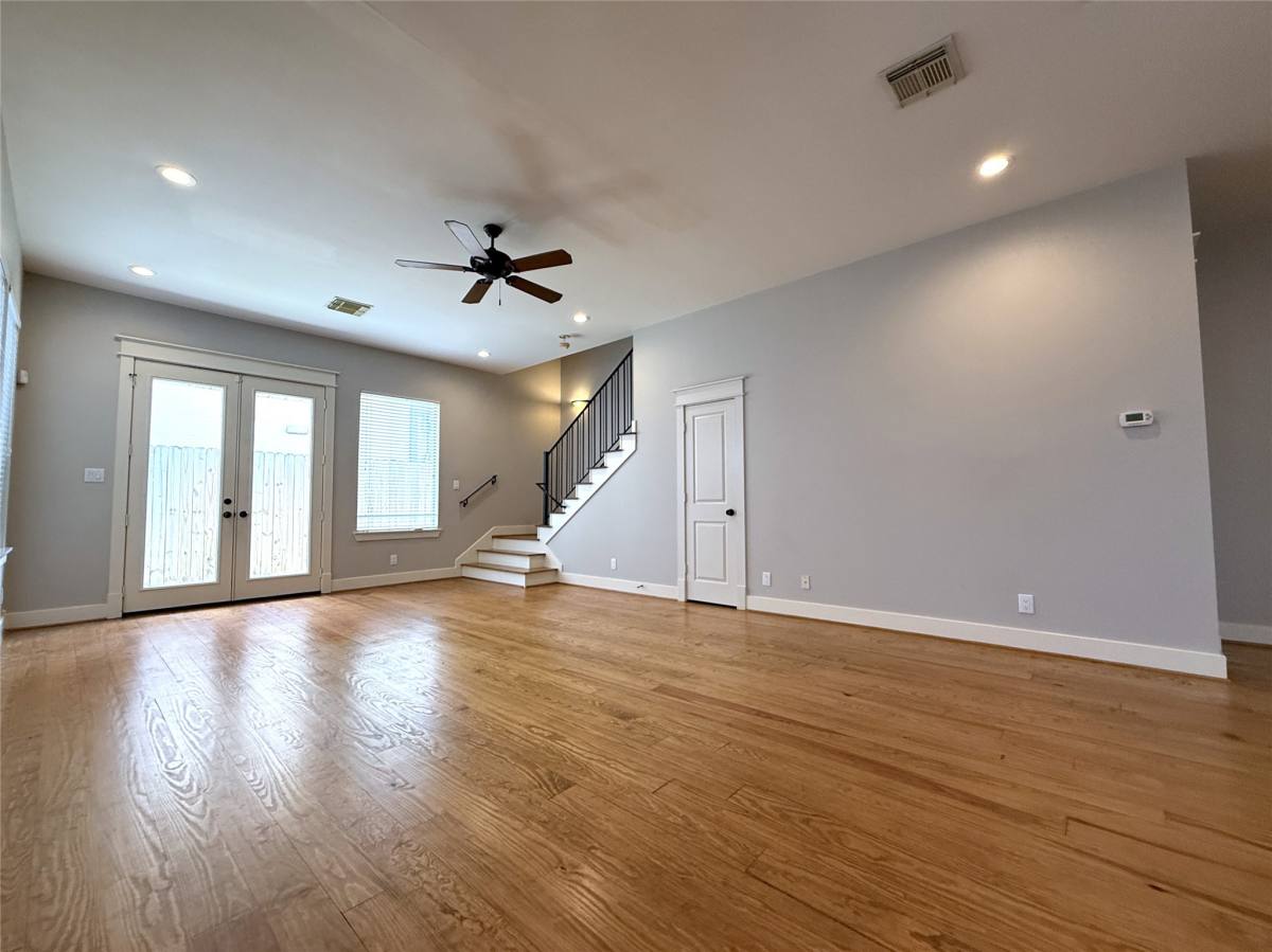 Apartment for rent at 5237 Center St, Houston, TX 77007