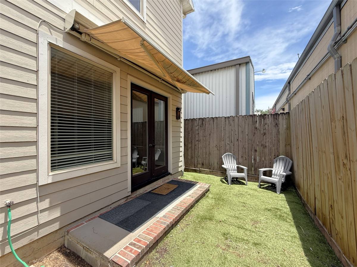 Apartment for rent at 5237 Center St, Houston, TX 77007