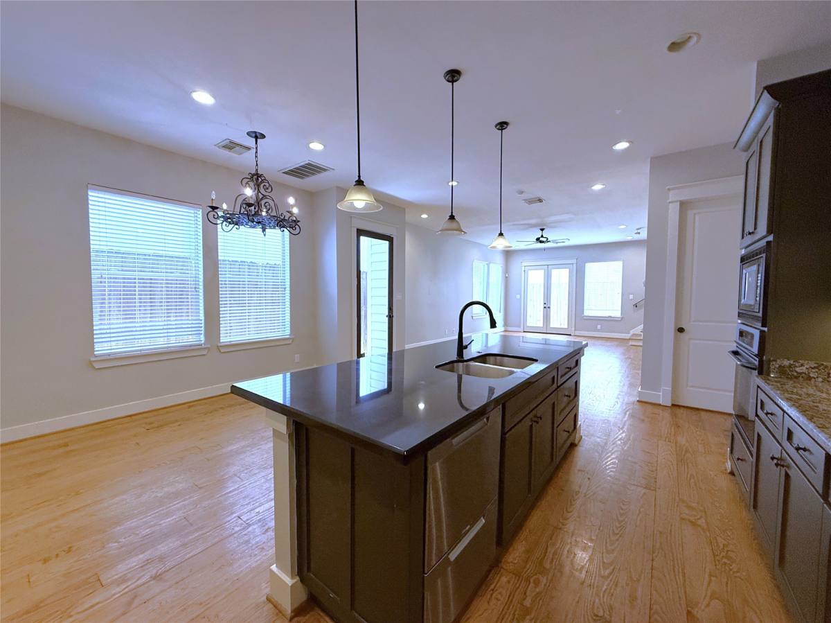 Apartment for rent at 5237 Center St, Houston, TX 77007