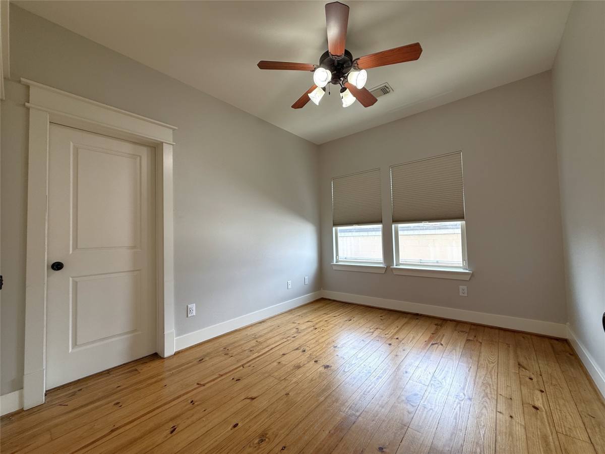 Apartment for rent at 5237 Center St, Houston, TX 77007