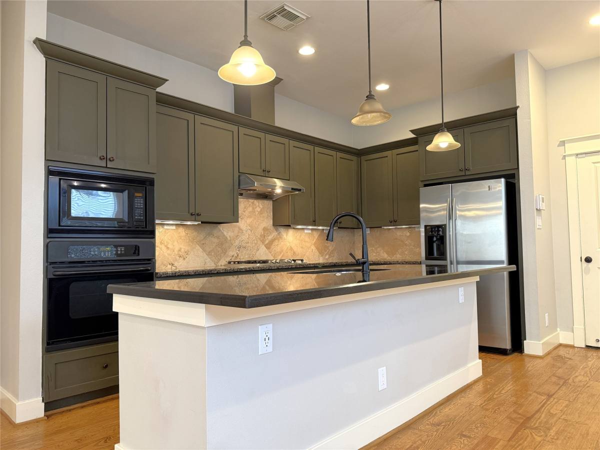 Apartment for rent at 5237 Center St, Houston, TX 77007